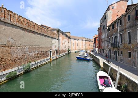 Venedig, Italien. 17. Juni 2022. Wasserkanal in Venedig Stockfoto