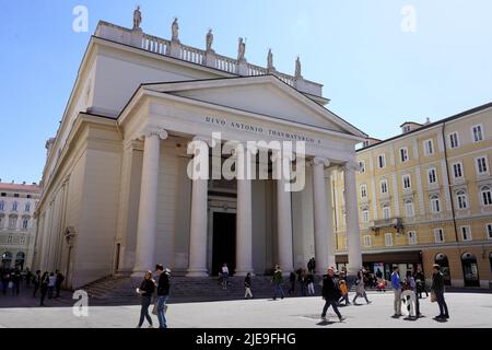 TRIEST, ITALIEN - 24. APRIL 2022: Kirche Sant'Antonio Taumaturgo in Triest, Italien Stockfoto