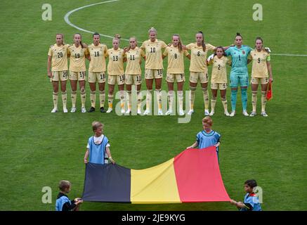 Belgische Spieler mit Julie Biesmans , Sari Kees , Laura De Neve , Elena Dhont , Janice Cayman , Justine Vanhaevermaet , Peli Delacauw , Tine De Caigny , Davina Philtjens , Nicky Evrard und Tessa Wullaert posieren in der Mannschaft vor dem Freundschaftsspiel zwischen der belgischen Nationalmannschaft der Frauen, den Roten Flammen, und der österreichischen Frauennationalmannschaft in Lier am Sonntag, den 26. Juni 2022. BELGA FOTO DAVID CATRY Stockfoto