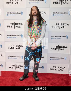 NEW YORK, NY, USA - 13. JUNI 2022: Steve Aoki nimmt am Tribeca Festival 'Storytellers - Steve Aoki with Jacques Morel' in den Spring Studios Teil. Stockfoto