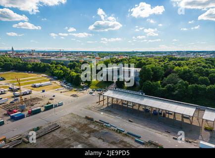 MÜNCHEN, DEUTSCHLAND - 25. JUNI: Zum Oktoberfest am 25. Juni 2022 werden in München erste Bierhallen eingerichtet. Es ist das erste Oktoberfest danach Stockfoto