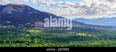 Panoramablick auf die Stadt El escorial, Madrid, Spanien Stockfoto