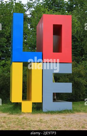 Kiew, Ukraine - 23. Juni 2012: Kiewer Skulpturenprojekt. LIEBE CMCMMK-Version Stockfoto