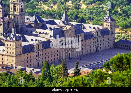 Hauptfassade des Klosters El Escorial, ein Weltkulturerbe. Stockfoto