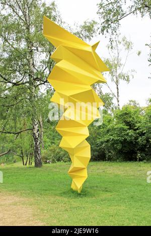 Kiew, Ukraine - 23. Juni 2012: Kiewer Skulpturenprojekt. „Phänomen“ von Stepan Ryabchenko Stockfoto