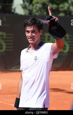 Mailand, Italien. 25.. Juni 2022. Italien, Mailand, 25 2022. juni: Federico Coria während des Tennisspiels FEDERICO CORIA (ARG) gegen ALEXANDER SHEVCHENKO (RUS) Semifinale ATP Challenger Milan im Aspria Harbour Club (Foto von Fabrizio Andrea Bertani/Pacific Press/Sipa USA) Credit: SIPA USA/Alamy Live News Stockfoto