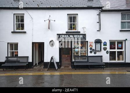 Nancy's Bar (im Besitz der Familie Mc Hugh) in Ardara, County Donegal, Irland Stockfoto