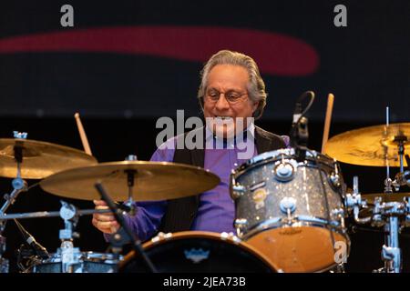 Milwaukee, USA. 25.. Juni 2022. Max Weinberg beim Summerfest Music Festival am 25. Juni 2022 in Milwaukee, Wisconsin (Foto: Daniel DeSlover/Sipa USA) Quelle: SIPA USA/Alamy Live News Stockfoto