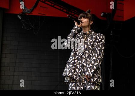 Milwaukee, USA. 25.. Juni 2022. Noga Erez beim Summerfest Music Festival am 25. Juni 2022 in Milwaukee, Wisconsin (Foto: Daniel DeSlover/Sipa USA) Quelle: SIPA USA/Alamy Live News Stockfoto