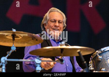 Milwaukee, USA. 25.. Juni 2022. Max Weinberg beim Summerfest Music Festival am 25. Juni 2022 in Milwaukee, Wisconsin (Foto: Daniel DeSlover/Sipa USA) Quelle: SIPA USA/Alamy Live News Stockfoto