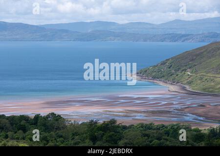 Applecross Bay, fotografiert vom Bealach Na Ba Pass durch die Berge auf der Applecross Peninsula, Schottland, Großbritannien Stockfoto