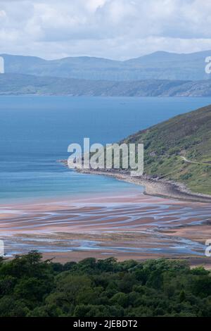 Applecross Bay, fotografiert vom Bealach Na Ba Pass durch die Berge auf der Applecross Peninsula, Schottland, Großbritannien Stockfoto