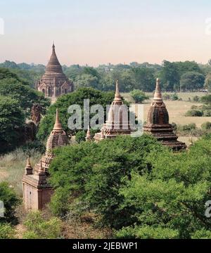 Burma, Bagan. Das Tal der Tempel, eine Stadt kolossaler Tempel, die über zweihundert Jahre lang (IX-XII) entlang des Irrawaddi-Flusses blühte Stockfoto