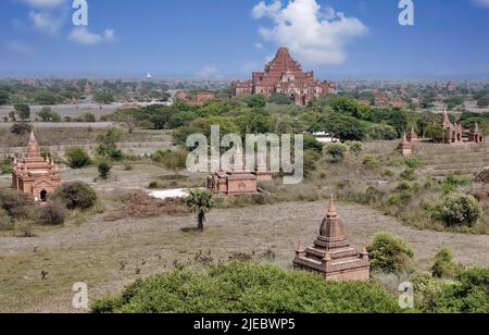 Burma, Bagan. Das Tal der Tempel, eine Stadt kolossaler Tempel, die über zweihundert Jahre lang (IX-XII) entlang des Irrawaddi-Flusses blühte Stockfoto