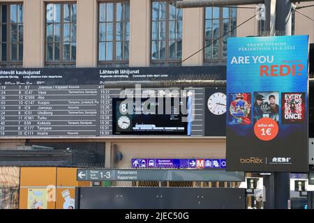 Ankunft und Abfahrt am Hauptbahnhof von Helsinki Stockfoto