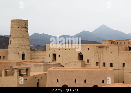 Wolkiger Tag auf der Festung Bahla, Oman Stockfoto