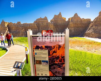 People on the Door Trail im Badlands National Park in South Dakota Stockfoto