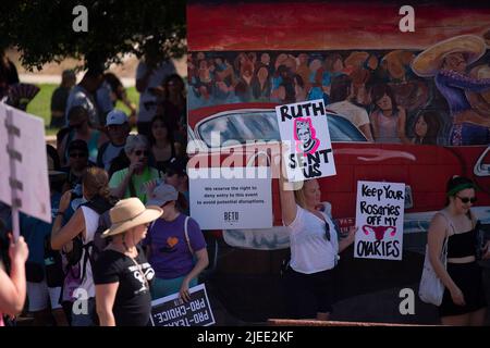 26. Juni 2022: Teilnehmer der Beto O'Rourke Rallye für Reproduktionsfreiheit als direkte Reaktion auf die Entscheidung des Obersten CourtÕs, Roe gegen Wade im Panamerikanischen Nachbarschaftspark zu stürzen. Austin, Texas. Mario Cantu/CSM Stockfoto