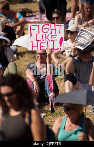 26. Juni 2022: Teilnehmer der Beto O'Rourke Rallye für Reproduktionsfreiheit als direkte Reaktion auf die Entscheidung des Obersten CourtÕs, Roe gegen Wade im Panamerikanischen Nachbarschaftspark zu stürzen. Austin, Texas. Mario Cantu/CSM Stockfoto