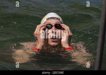 Budapest, Ungarn. 26.. Juni 2022. Der deutsche Florian Wellbrock reagiert während des gemischten 4x1500m offenen Wassers bei den FINA-Weltmeisterschaften 19. in Budapest, Ungarn, 26. Juni 2022. Quelle: Attila Volgyi/Xinhua/Alamy Live News Stockfoto