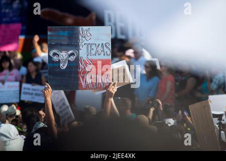 26. Juni 2022: Teilnehmer der Beto O'Rourke Rallye für Reproduktionsfreiheit als direkte Reaktion auf die Entscheidung des Obersten CourtÕs, Roe gegen Wade im Panamerikanischen Nachbarschaftspark zu stürzen. Austin, Texas. Mario Cantu/CSM Stockfoto