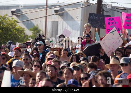 26. Juni 2022: Teilnehmer der Beto O'Rourke Rallye für Reproduktionsfreiheit als direkte Reaktion auf die Entscheidung des Obersten CourtÕs, Roe gegen Wade im Panamerikanischen Nachbarschaftspark zu stürzen. Austin, Texas. Mario Cantu/CSM Stockfoto