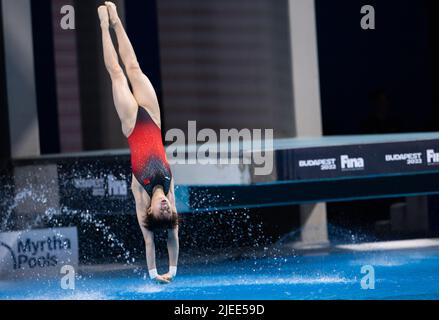 Budapest, Ungarn. 26.. Juni 2022. Chen Yuxi aus China tritt beim Halbfinale der Frauen-Plattform 10m beim Tauchen bei den FINA-Weltmeisterschaften 19. in Budapest, Ungarn, am 26. Juni 2022 an. Quelle: Attila Volgyi/Xinhua/Alamy Live News Stockfoto