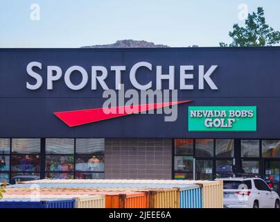 SPORT CHEK Storefront. Es ist der größte kanadische Einzelhändler für Sportbekleidung und Sportausrüstung. HALIFAX, NOVA SCOTIA, KANADA - JUNI 2022 Stockfoto