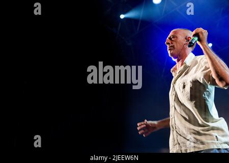 Rom, Italien. 17.. Juni 2018. Federico Vaglio, besser bekannt als Don Rico von Sud Sound System, tritt auf der Bühne der Villa Ada in Rom auf. (Foto von Valeria Magri/SOPA Images/Sipa USA) Quelle: SIPA USA/Alamy Live News Stockfoto