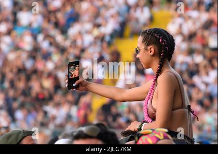 Stadio del Conero, Anconara, Italien, 26. Juni 2022, Vasco Rossis Fans während des Vasco Live - Italienische Sängerin Musikkonzerts Stockfoto