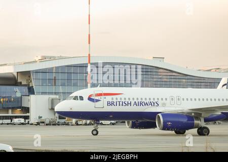 Otopeni, Rumänien - 26. Juni 2022: British Airways-Flugzeug auf dem Henri Coanda Airport. Stockfoto