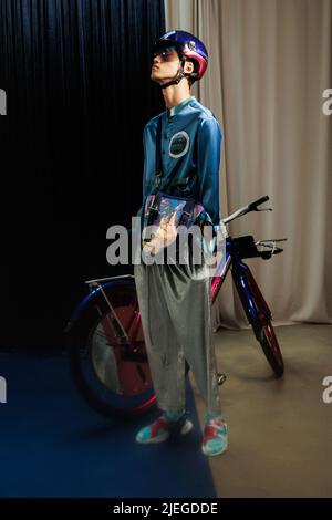 Private Happening von Stephane Ashpool, Rue Cave, Paris, Frankreich am 25. Juni 2022. Musik, Show für die Capsule Kollektion, während der Paris Menswear Fashion Week. Foto von Lea Rener/ABACAPRESS.COM Stockfoto