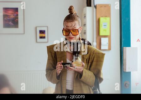 Private Happening von Stephane Ashpool, Rue Cave, Paris, Frankreich am 25. Juni 2022. Musik, Show für die Capsule Kollektion, während der Paris Menswear Fashion Week. Foto von Lea Rener/ABACAPRESS.COM Stockfoto