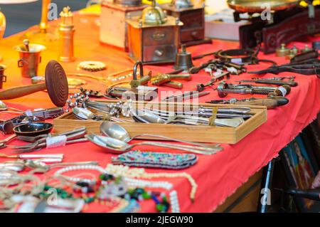 AntikPlacc Sonntag Flohmarkt ein antiker Markt in Klauzál tér Budapest, Ungarn Stockfoto