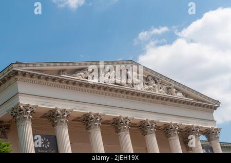 Vordereingang Außenansicht und Gelände des Ungarischen Nationalmuseums Budapest, Ungarn Stockfoto