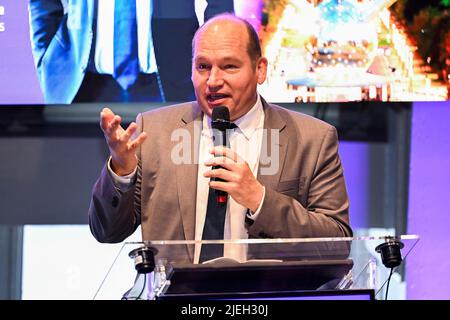 Philippe Close, Bürgermeister der Stadt Brussel-bruxelles, im Bild während einer Pressekonferenz von Proximus auf einer neuen Etappe der Digitalisierung in Belgien, am Montag, den 27. Juni 2022 in Brüssel. BELGA FOTO LAURIE DIEFFEMBACQ Stockfoto