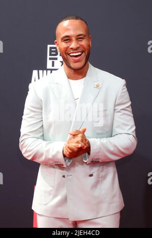 26. Juni 2022, Los Angeles, CA, USA: LOS ANGELES - 26. JUNI: Devon Franklin bei den BET Awards 2022 kommt am 26. Juni 2022 im Microsoft Theater in Los Angeles, CA (Bildnachweis: © Kay Blake/ZUMA Press Wire) Stockfoto