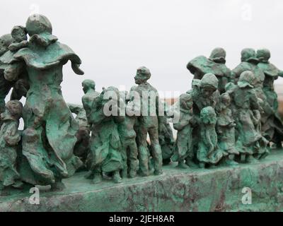 Witwen & Bairns Denkmal für die 129 verlorenen Fischer und 78 Witwen & 182 Bairns, die in Eyemouth im Sturm zurückgelassen wurden 14. Oct 1881, Eyemouth, Berwickshire, Schottland Stockfoto