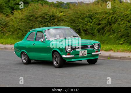 Grüner Ford Escort RS 2000 2000 ccm aus den 1974 70er Jahren; unterwegs zum Supercar Summer Showtime Car Meet, das von Great British Motor Shows in Preston, Großbritannien, organisiert wird Stockfoto