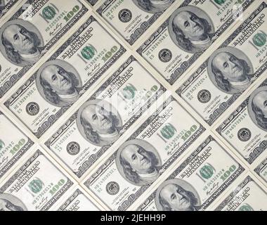 100-Dollar-Banknoten, US-Leitwährung, Zinsanhebung, Inflation, Kursentwicklung, Stockfoto