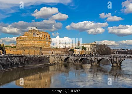 Italien, Rom. Engelsburg und Tiber Stockfoto
