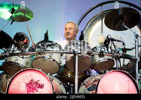 ITALIEN, STUPINIGI, 27. 2022. JUNI: Nick Mason, Drummer der englischen Rockband „Nick Mason's Saucerful of Secrets“, spielt live auf der Bühne die frühe Musik von Pink Floyd Stockfoto