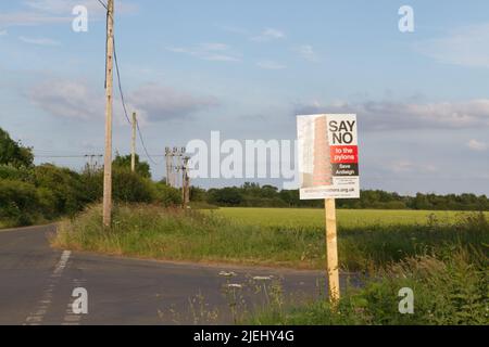 Anmelden Ardleigh, Essex widersetzt sich dem Vorschlag des National Grid, eine neue Freileitung durch East Anglia und ein Umspannwerk in der Nähe zu errichten Stockfoto