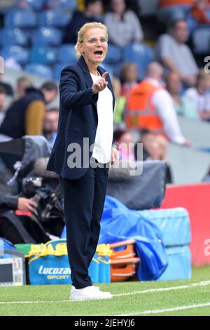 LEEDS - Englands Trainer-Managerin Sarina Wiegman während der englischen Frauenfreundschaft gegen die Niederlande am 24. Juni 2022 im Elland Road Stadium in Leeds, Großbritannien. ANP GERRIT VAN COLOGNE Stockfoto