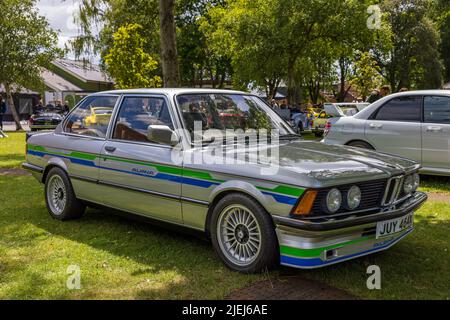 1982 BMW 323 Alpine ‘JUY 464X’ auf der Juni Scramble im Bicester Heritage Center am 19.. Juni 2022 zu sehen Stockfoto