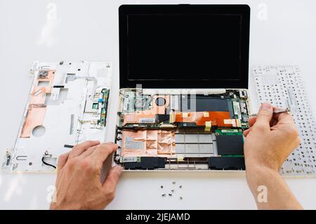 Garantiewartung des Laptops (pc-Computer) Stockfoto