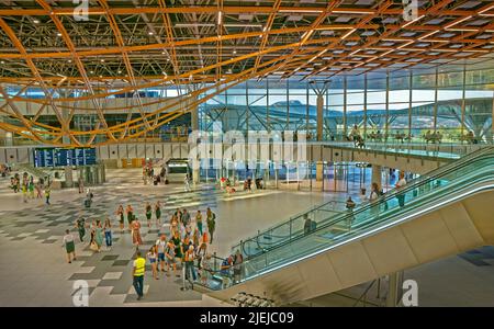 Abflughalle am Flughafen Split Resnik in Kroatien. Stockfoto