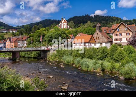 Weisenbach und der Fluss Murg, Murgtal, Schwarzwald, Baden-Württemberg, Deutschland | Weisenbach und Murg, Murgtal, Schwarzwald, Baden-Wür Stockfoto