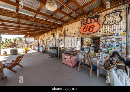 Hackberry General Store, Hackberry, AZ, USA. Route 66 Souvenir- und Souvenirladen, Arizona Stockfoto