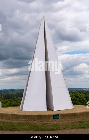 Lichtpyramide im Juni im Campbell Park in Milton Keynes, Buckinghamshire, Großbritannien Stockfoto